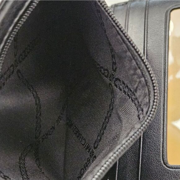 PRICE REDUCED!!đ„đ„NWOT, MichaelâKorsâWalletđ„đ„ - Picture 5 of 6